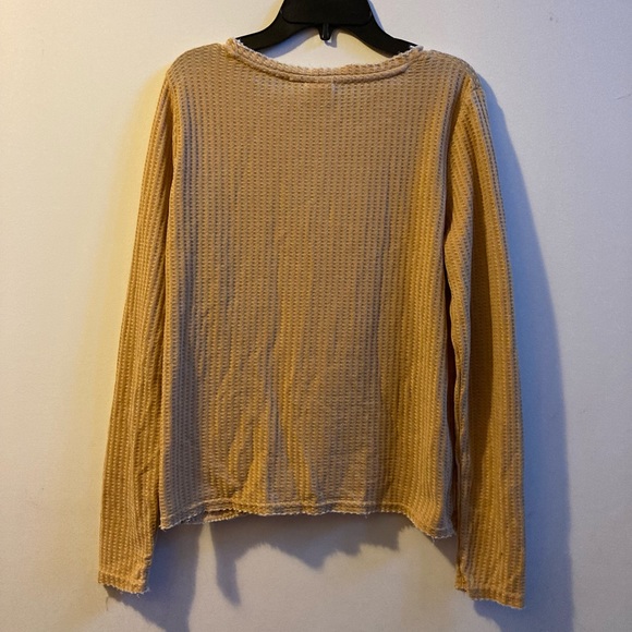 Long Sleeve Scoop Neck Top with Twist - Picture 5 of 6